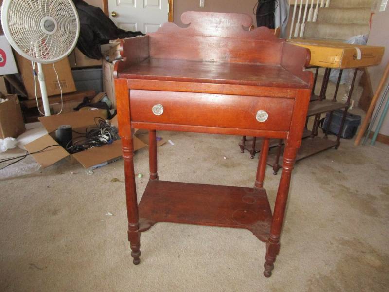 lot 13074 image: Vintage Cherry Occasional Table w Drawer and Undershelf