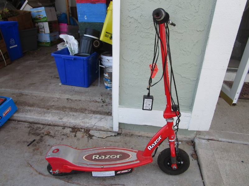 lot 13093 image: Red Razor Electric Scooter