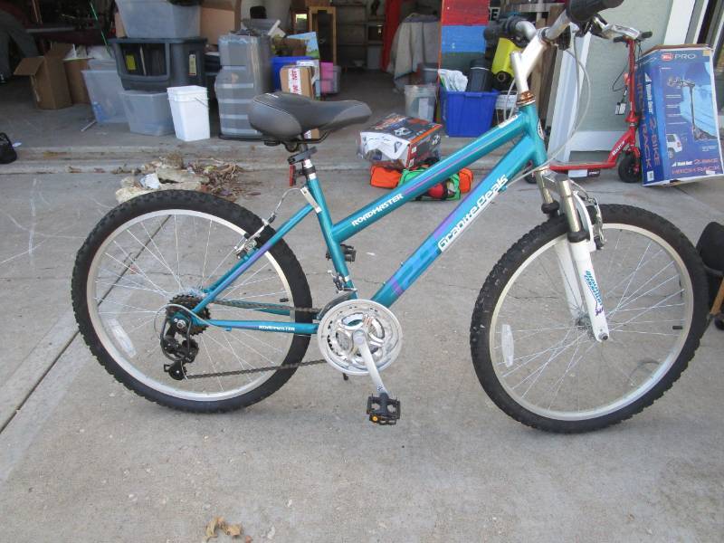 lot 13095 image: Roadmaster Ladies Aqua Color Bike