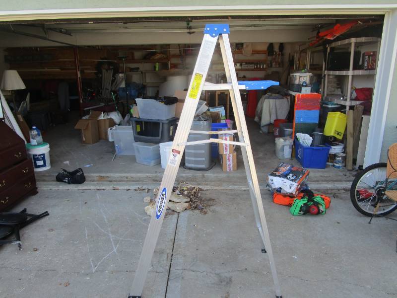 lot 13097 image: Werner 6 Aluminum Ladder with Shelf