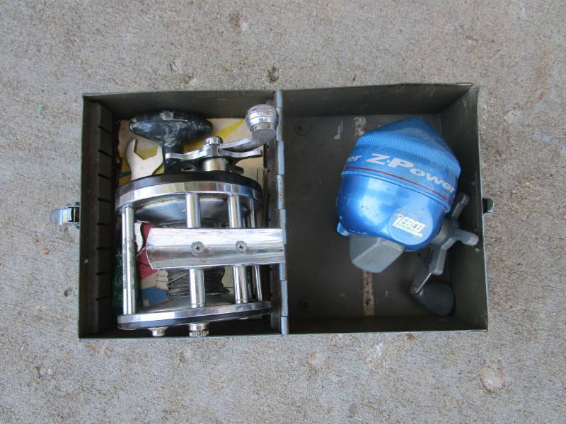 lot 13102 image: Lot of 2 Fishing Reels in Metal Box