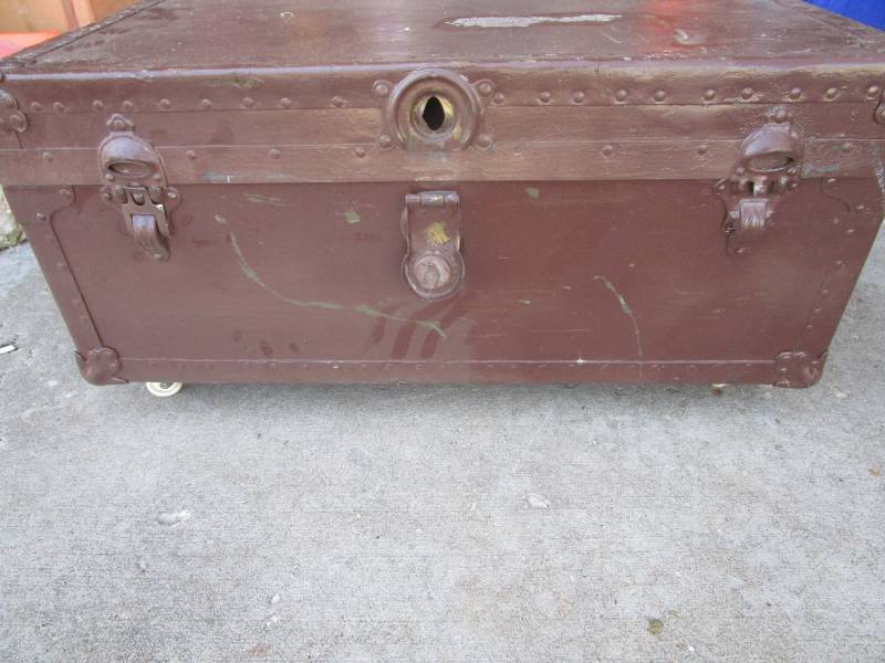 lot 13132 image: Metal Trunk