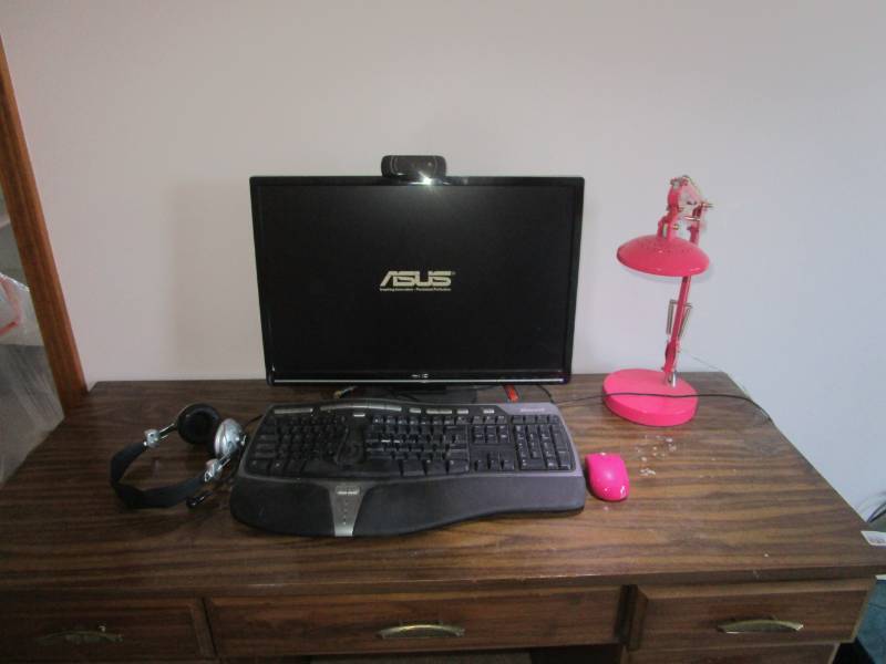 lot 13165 image: Desk, Computer Monitor, Keyboard, Mouse, Headphones �.