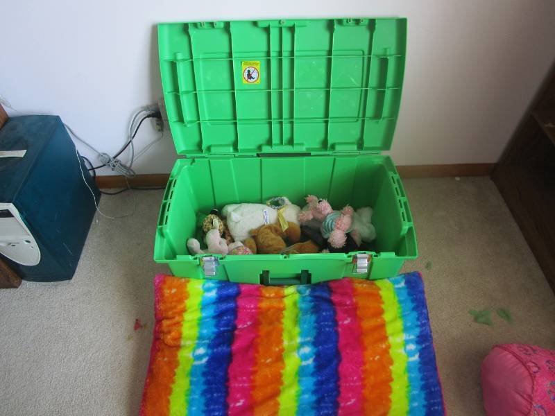 lot 13166 image: Green Locking Storage Tote with Contents