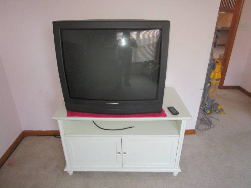 lot 13171 image: Phillips TV and Stand