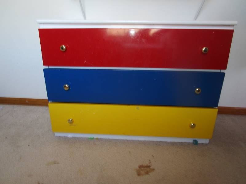 lot 13182 image: Primary Colored Composite 3 Drawer Chest
