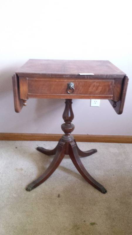 lot 13075 image: Vintage Imperial Drop Leaf Side Table with Drawer