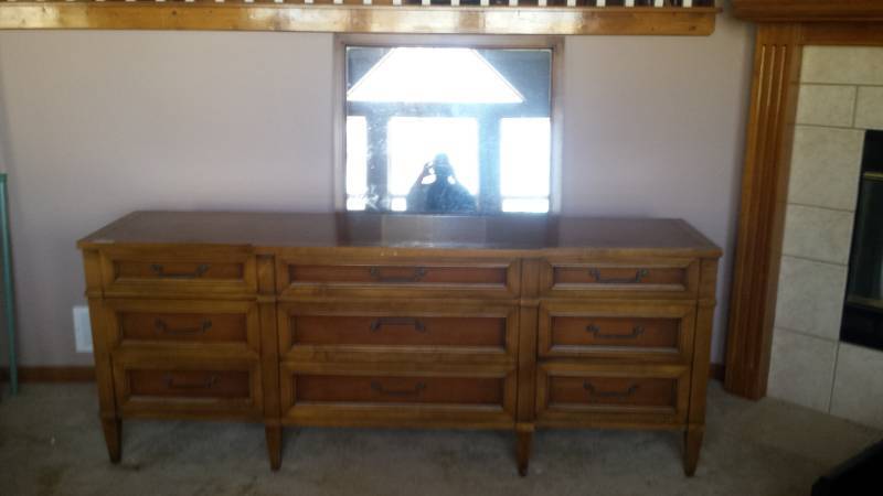 lot 13077 image: HUGE 9-Drawer Mirrored Dresser by Forward Furniture Unagusta