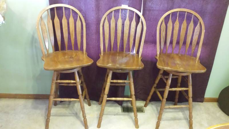 lot 13086 image: Three Bar Stools Windsor Backs