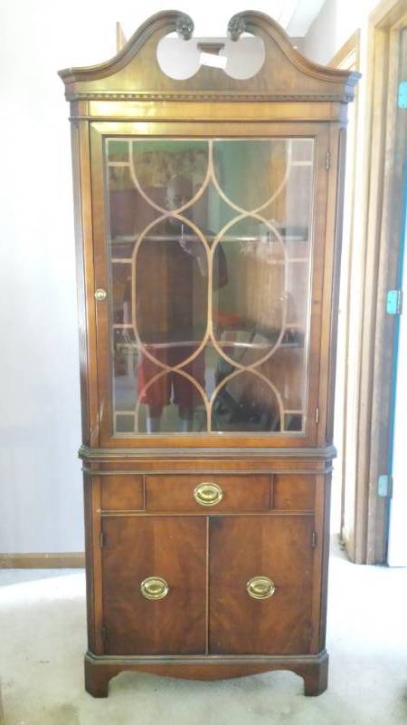 lot 13116 image: Corner China  Display Case with Drawer and Doors