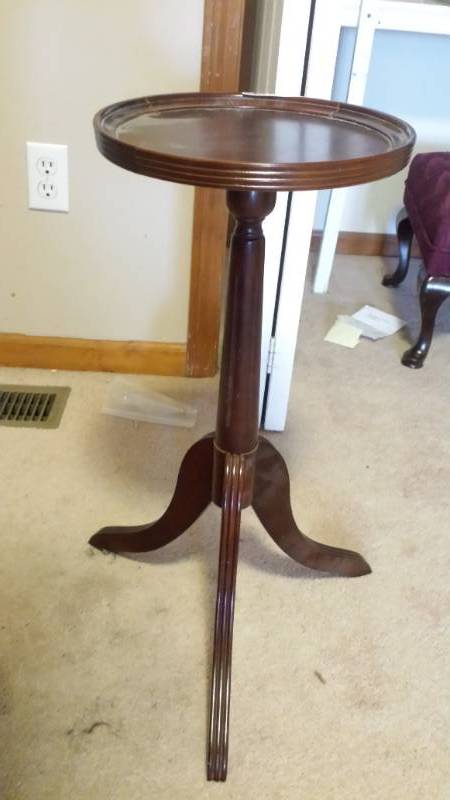 lot 13141 image: Mahogany Accent Table