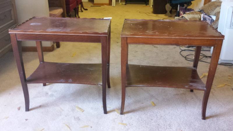 lot 13149 image: Two Fluted Edge End Tables