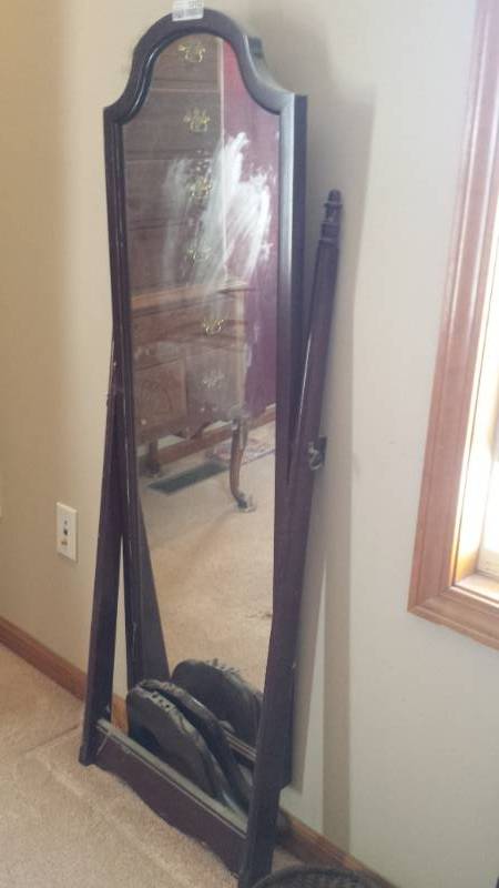 lot 13152 image: Full Length Floor Standing Mirror One Leg is Broken
