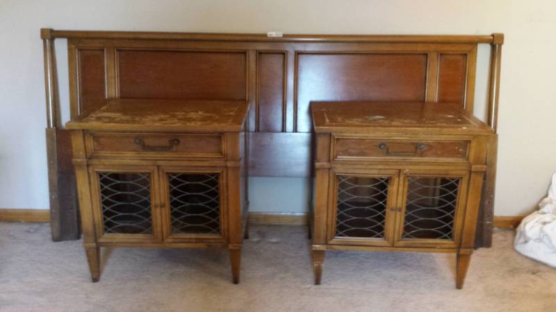 lot 13154 image: Wood Bed Frame and Two Night Stands