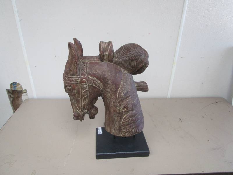 lot 2033 image: Horse Head Figurine