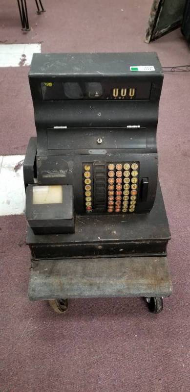 lot 4250 image: Vintage National HD Cash Register