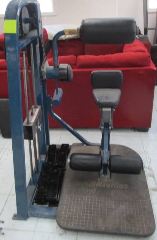 lot 5 image: Nautilus Back Extension Machine