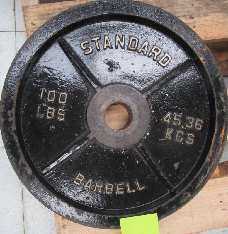 lot 9 image: Standard 100lb Barbell