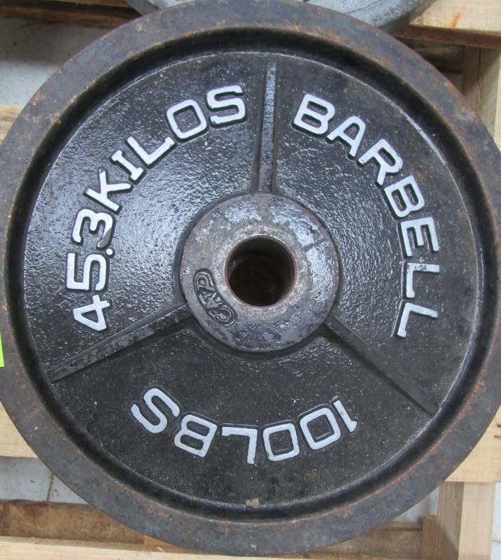 lot 10 image: Standard 100lb Barbell