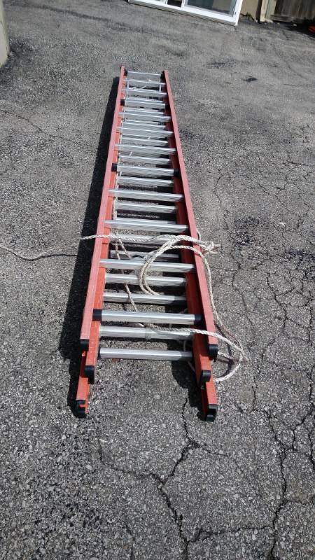 lot 6879 image: Keller K-Pro Extra Heavy Duty Fiberglass extension ladder, extends up to 35, 300 lb capacity, Type 1A, Model 5132-3