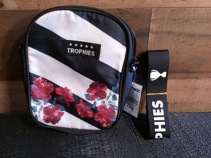 trophies shoulder bag