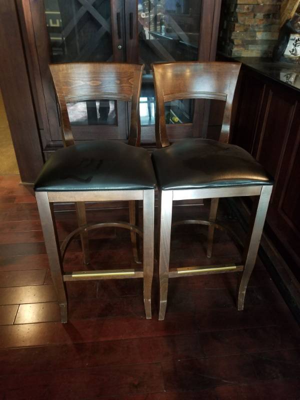 lot 1508 image: 2 Wood And Vinyl Bar Stools