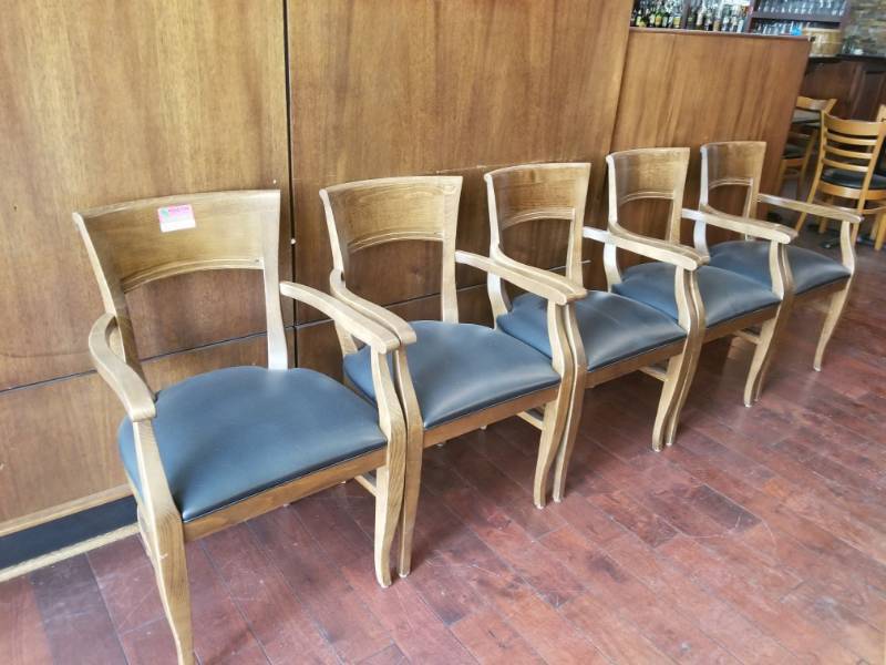 lot 1520 image: Set of 5 Dining Room Chairs