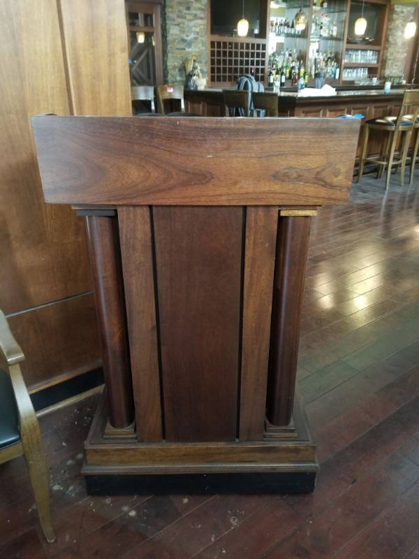 lot 1538 image: Restaurant Podium