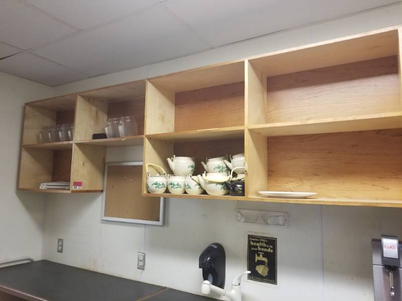 lot 1564 image: Top Cabinets with Dishes