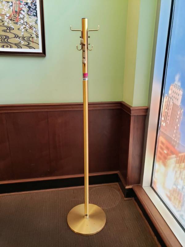lot 2134 image: Golden Metal Coat Rack.