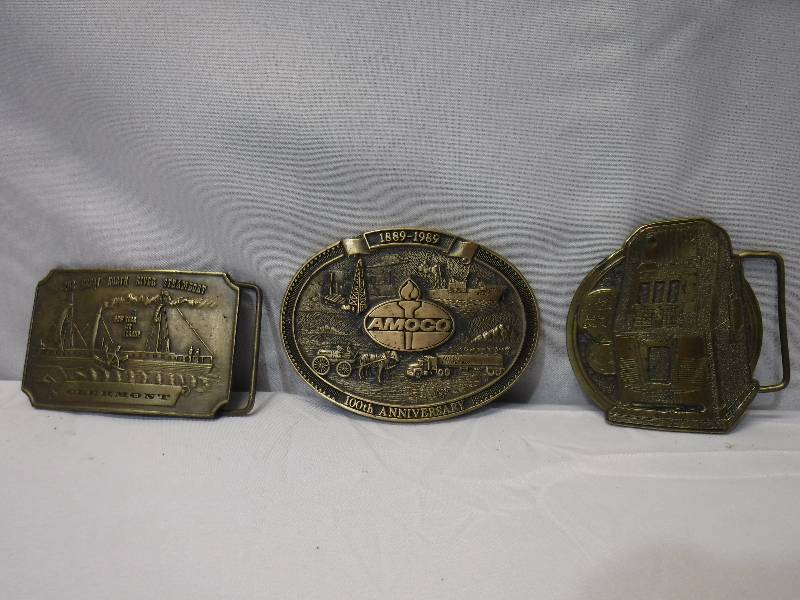 lot 1225 image: Belt buckle lot one is Amoco