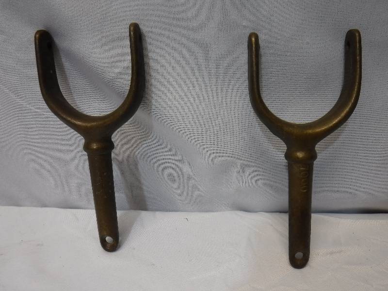 lot 1232 image: Brass boat ore hardware