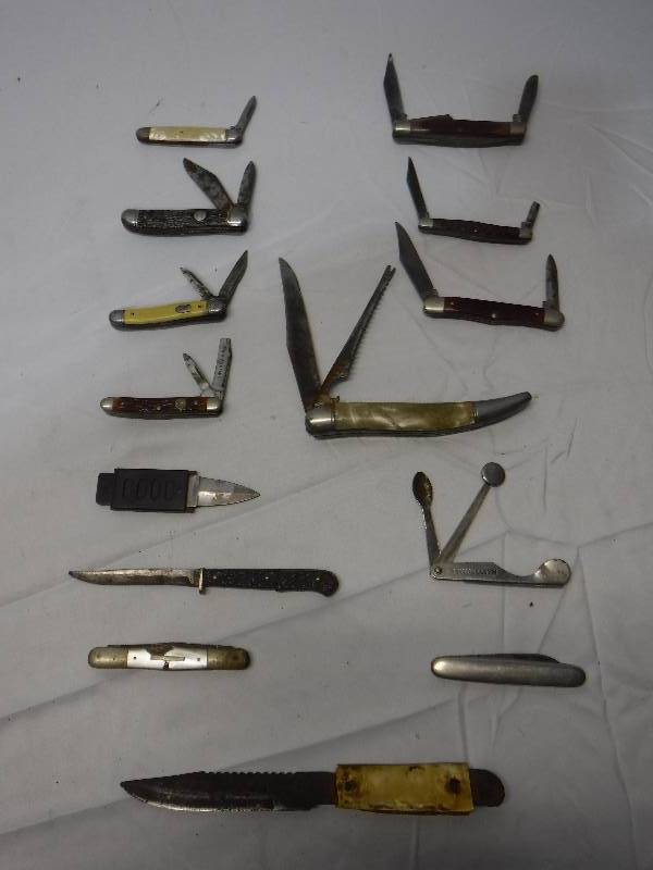 lot 1237 image: pocket knife lot, one with mother of pearl