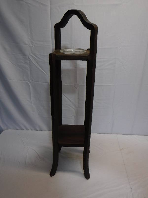 lot 1260 image: Ash tray with wood stand