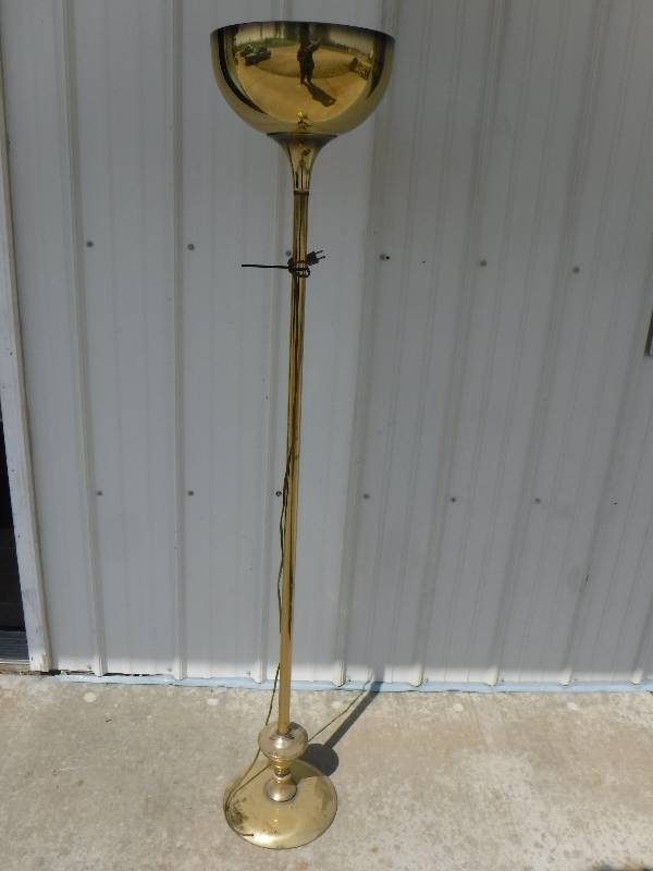 lot 1261 image: Floor lamp