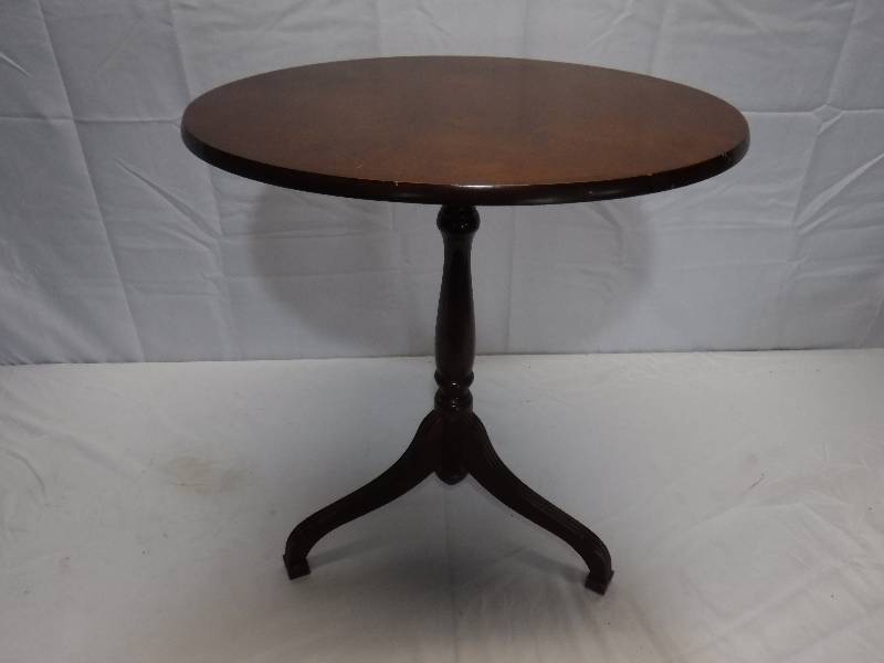 lot 1273 image: Round fold down top table