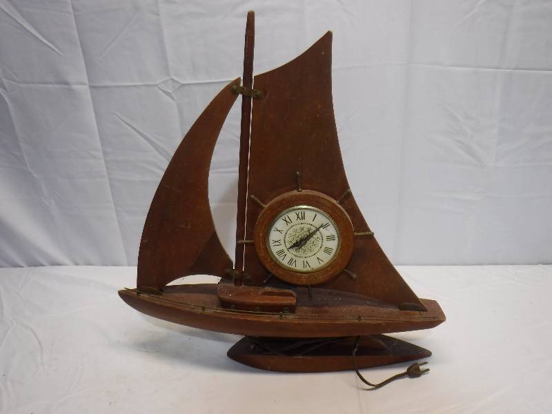 lot 1279 image: Wood sail boat clock
