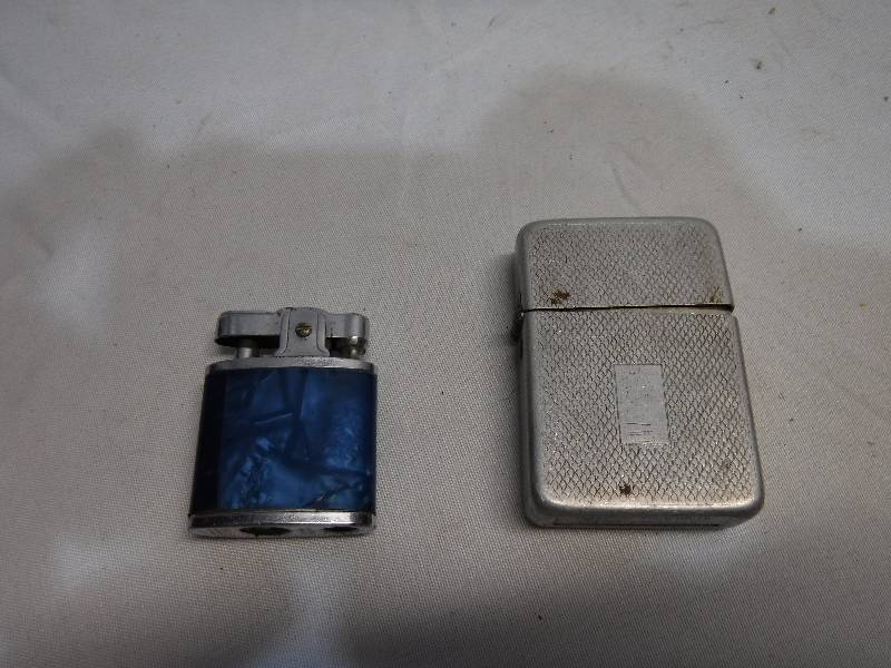 lot 1221 image: Storm king and other refillable lighter