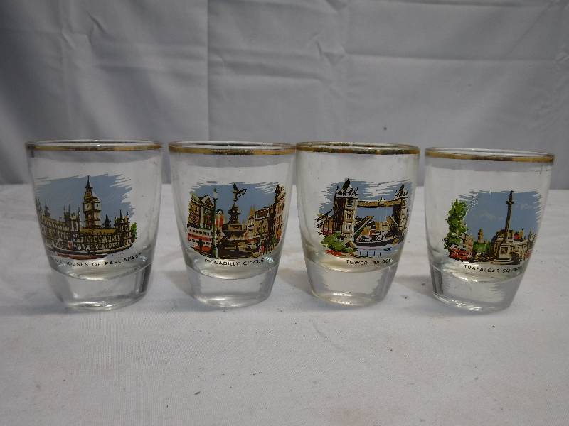 lot 1233 image: Shot glass set