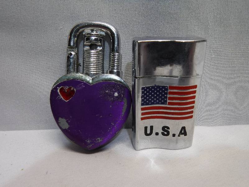 lot 1244 image: locked heart and flag lighter