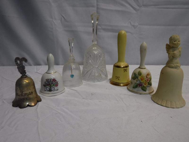 lot 1248 image: Bell lot