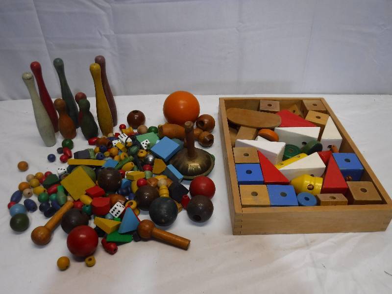 lot 1283 image: Wood toy lot