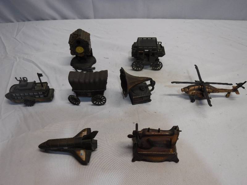 lot 1295 image: Very Unique pencil sharpener collection- check them out