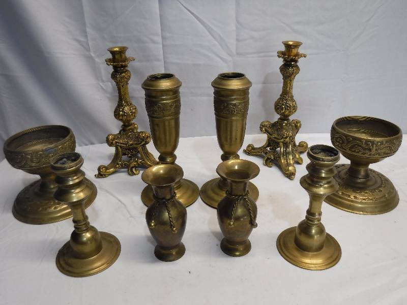 lot 1302 image: Brass candle holder lot