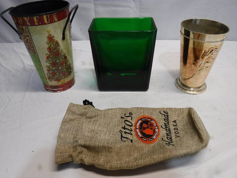 lot 1323 image: Square green glass case and more