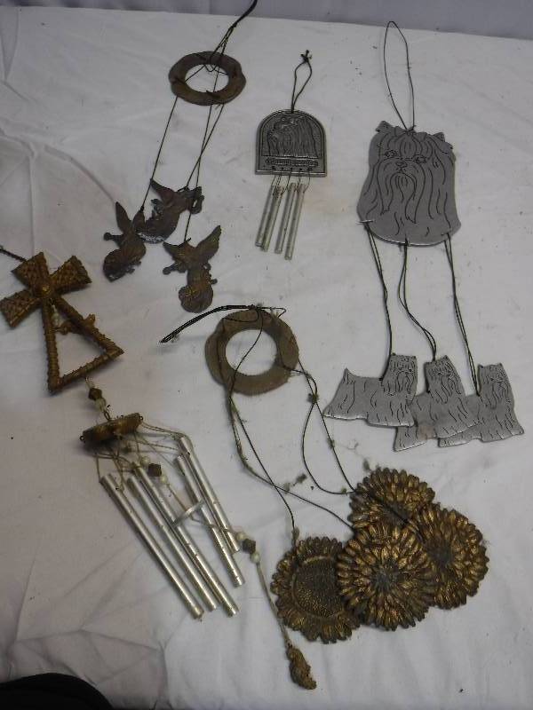 lot 1327 image: Wind chime lot