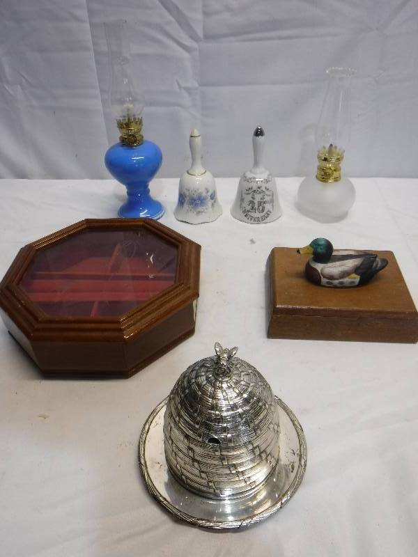lot 1342 image: Blue oil lamp, wood jewelry box, duck box with cards and more