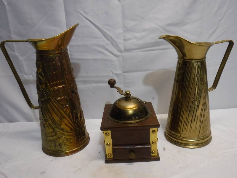 lot 1343 image: Coffee grinder and 2 pitchers