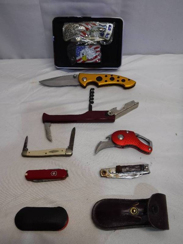 lot 1372 image: pocket knife lot, one with a lighter included