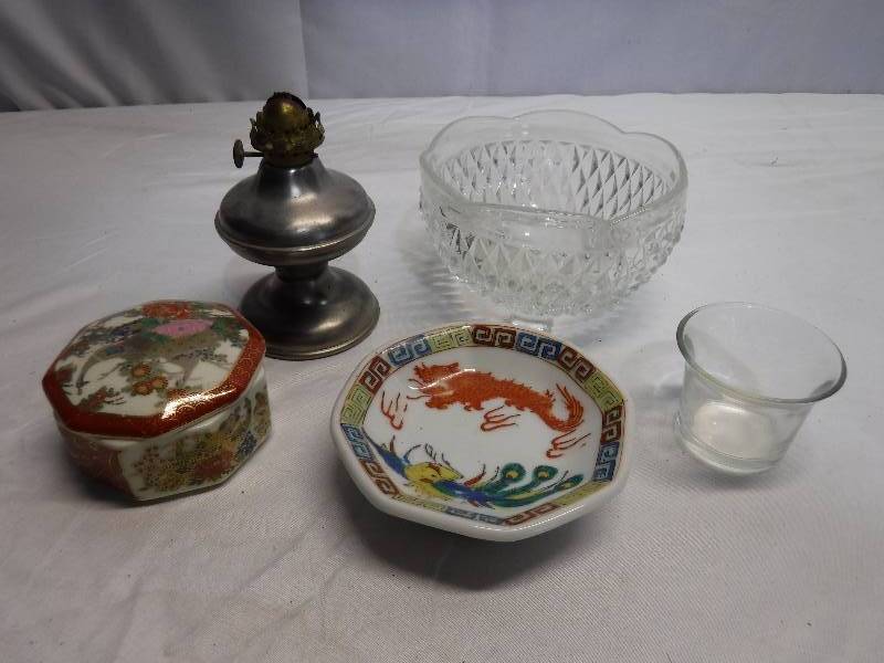 lot 1384 image: Trinket box, mini oil lamp and more
